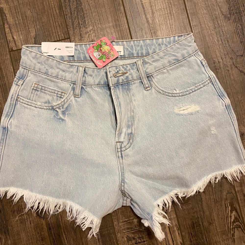 BRAND NEW Buckskin Babes shorts size 28